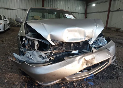 2002 Toyota Camry Le z USA, uszkodzony, nr VIN 4T1BF32K52U527952